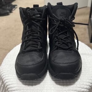 Nike Men's All-Black Boots